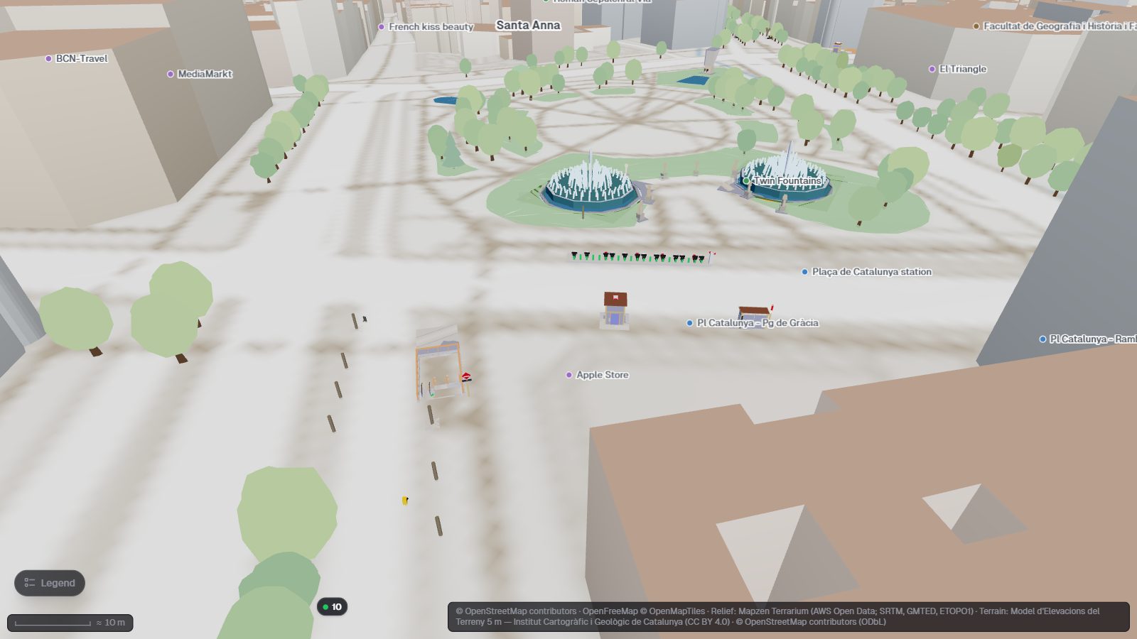 Bessó digital en viu de la Plaça de Catalunya de Barcelona: models IFC de l'estació de Bicing i de les fonts sobre el mapa 3D, amb les bicicletes disponibles flotant sobre els ancoratges